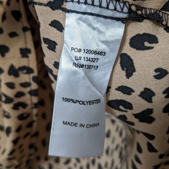 DOE & RAE Leopard Button Back Peplum Ruffle Top S - Picture 5 of 6